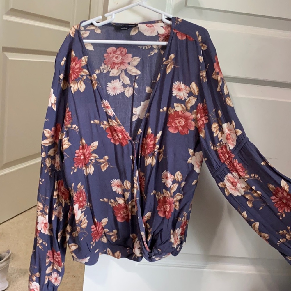 American eagle floral cross body top!